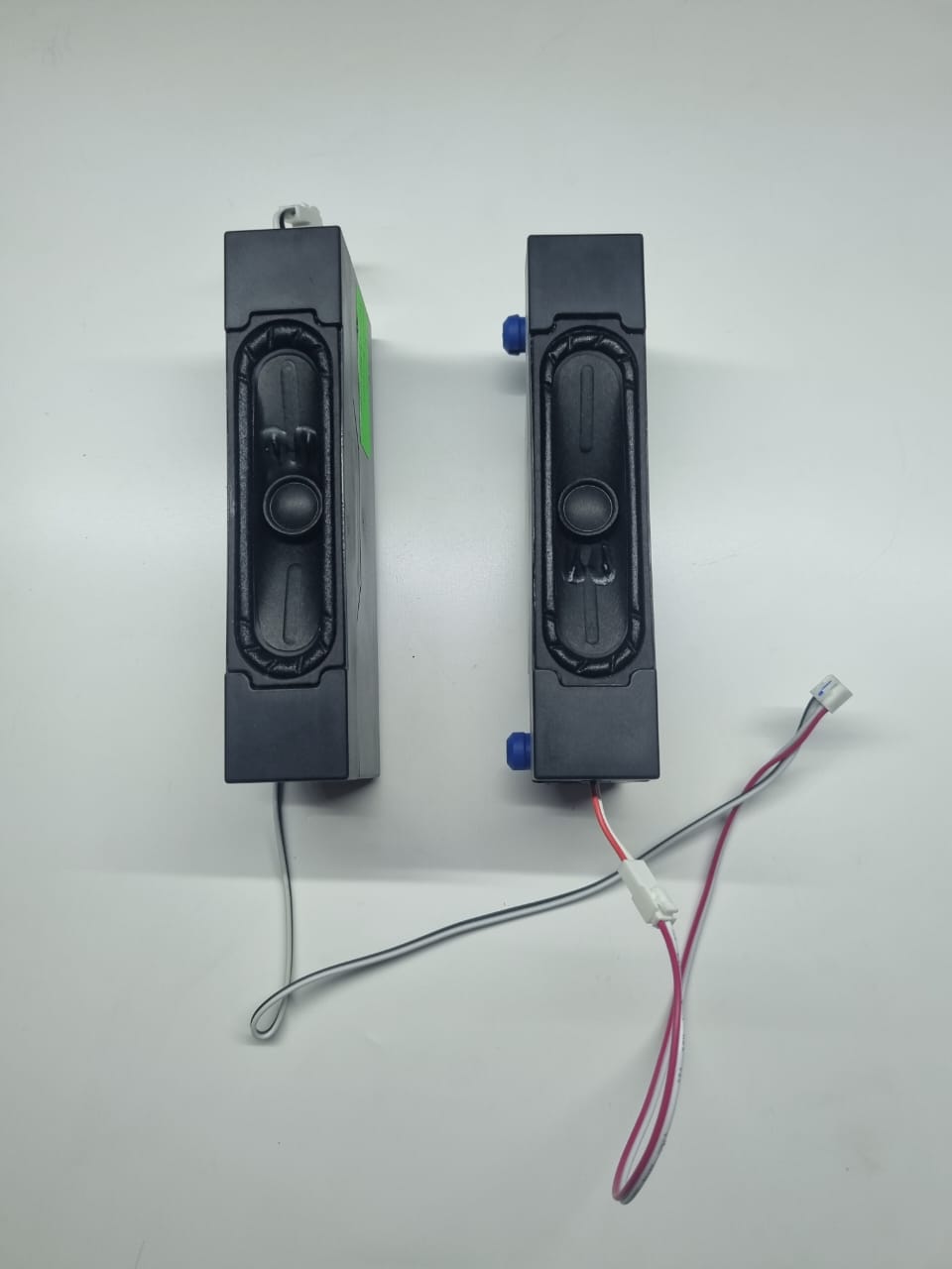 PAR DE BOCINAS HISENSE 50A65HV