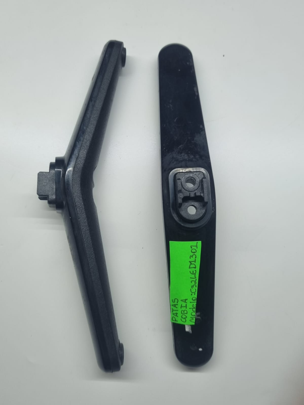 PAR DE PATAS COBIA C32LED1301